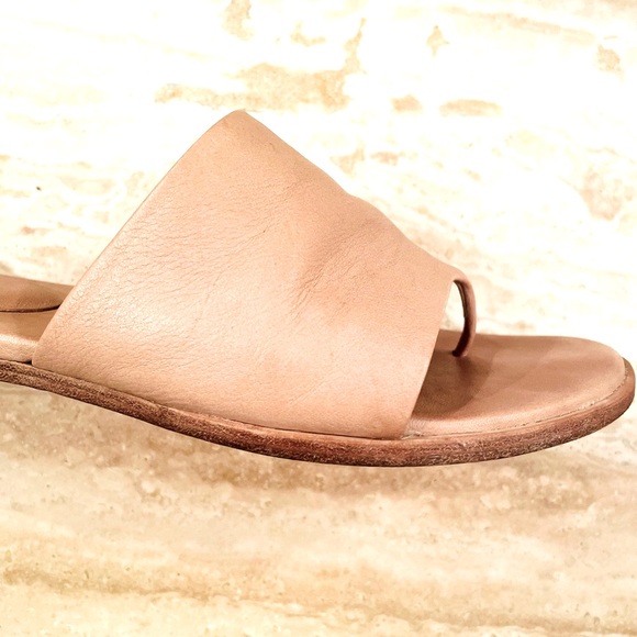 Eileen Fisher Edge Slide Sandal in Barley; Size 8; Includes Box and Dust Bag - Picture 9 of 15